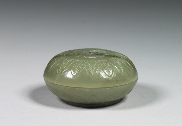 清 青玉雕花小圓盒